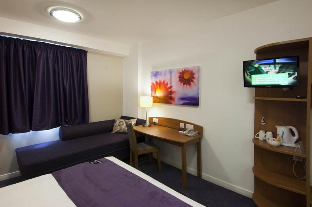 Premier Inn Leicester Fosse Park Bagian luar foto