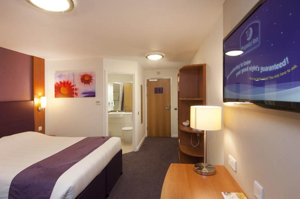 Premier Inn Leicester Fosse Park Bagian luar foto